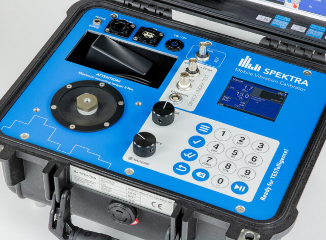 CV-10 SPEKTRA | Mobiles Kalibriersystem für Beschleunigungssensoren – Bild 2