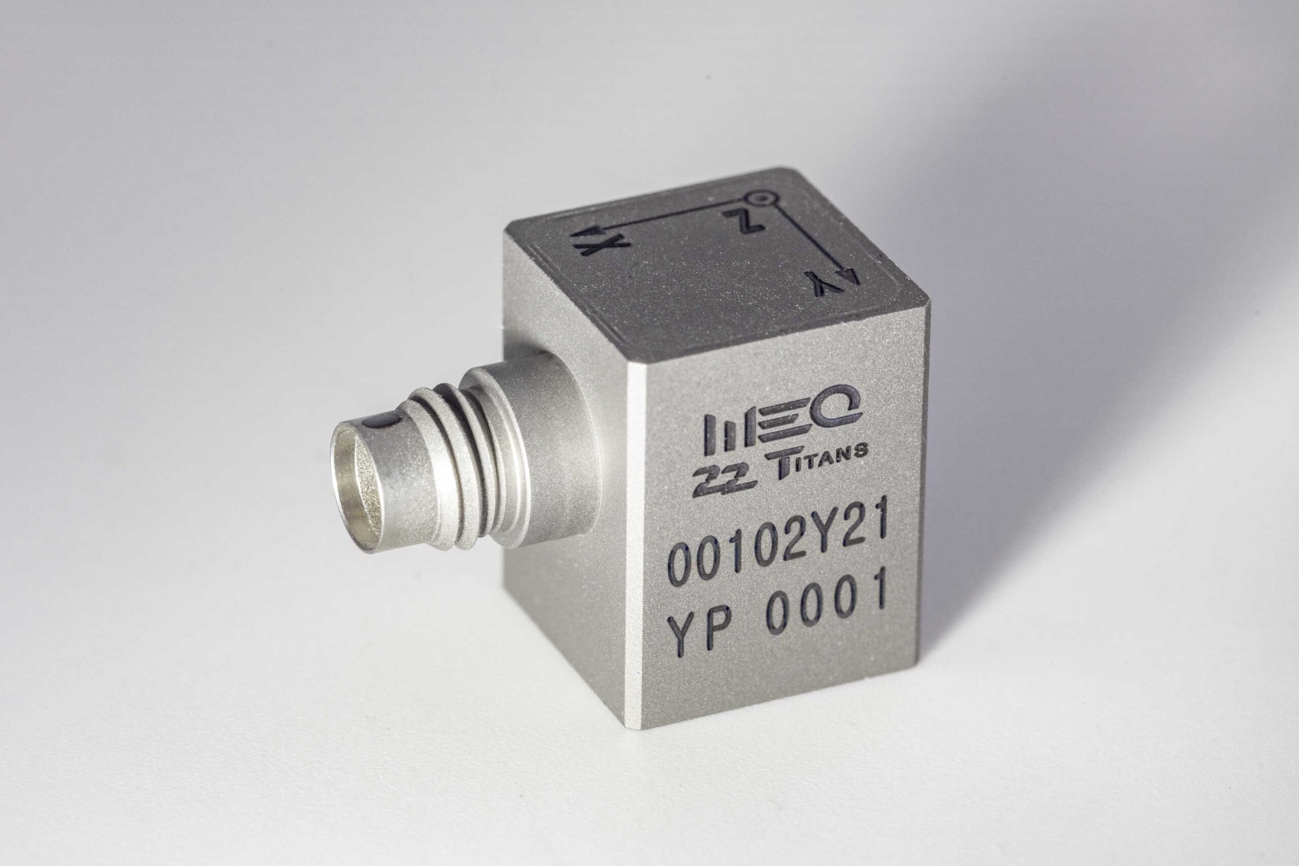 22Titans | TT-0010-2Y21 | Double Shielded Triax Accelerometer – Bild 2